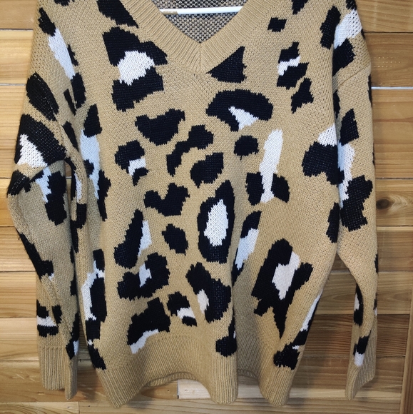 Tops - Animal print sweater size small